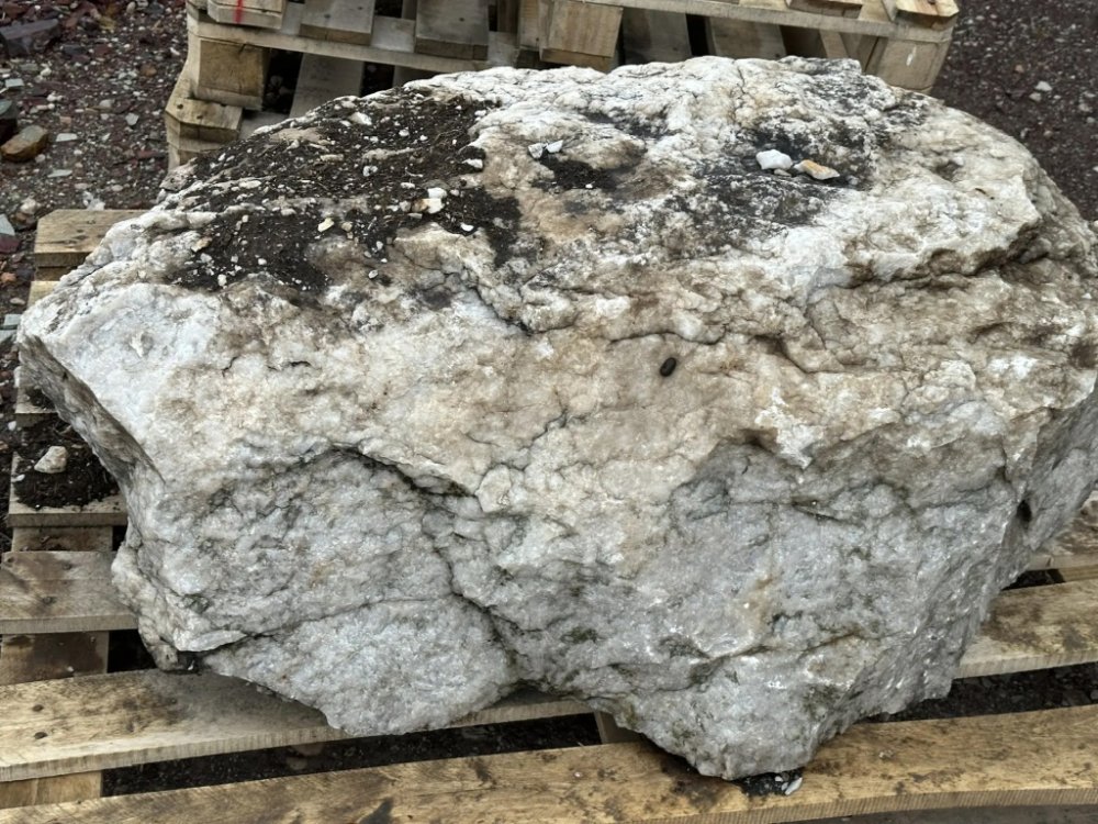 белый кварц валуны