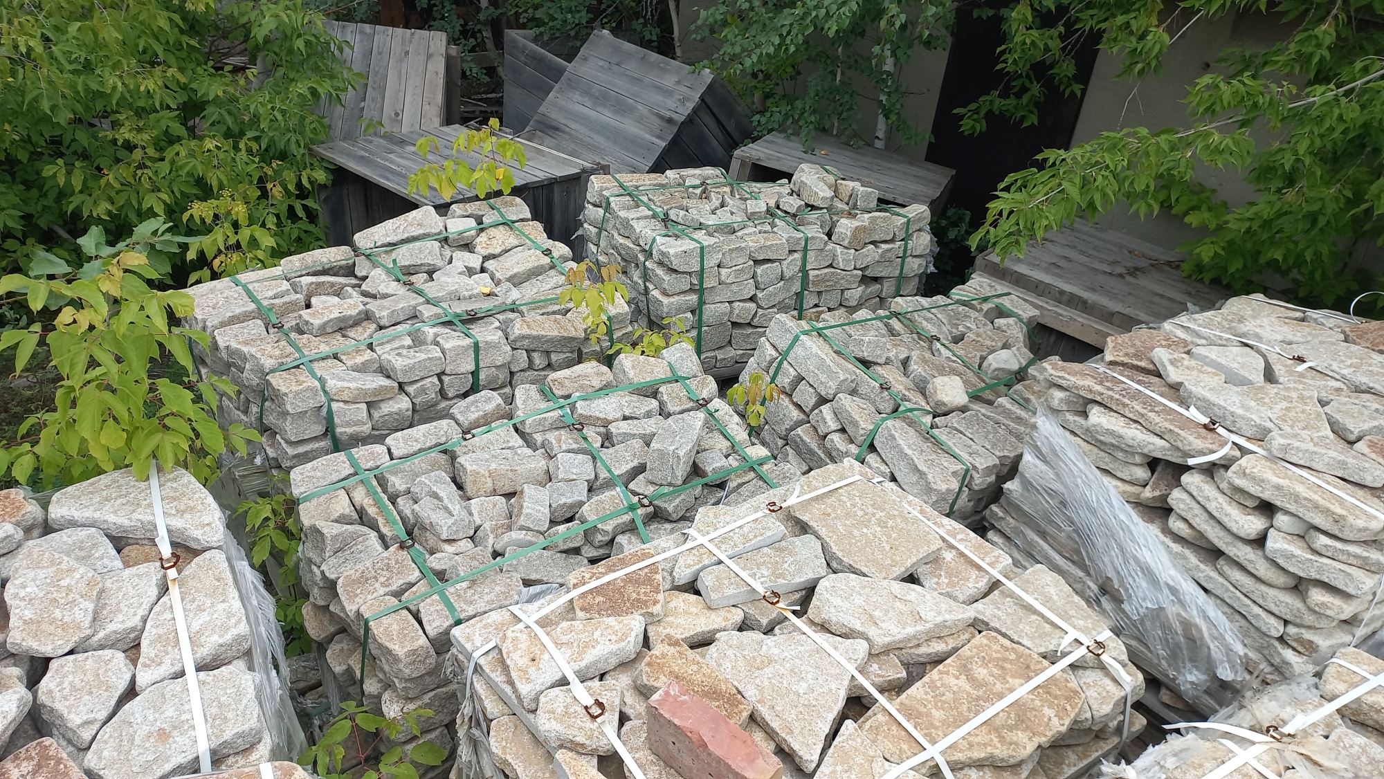 Плитняк галтованный гранитный для ландшафтного дизайна купить в Кабардино-Балкарской Республике