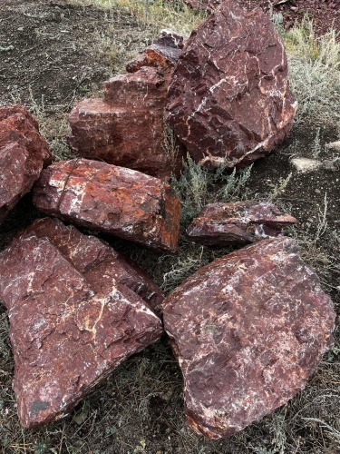 Ландшафтные глыбы красно-фиолетовые 200-1000 килограмм купить в Кабардино-Балкарской Республике