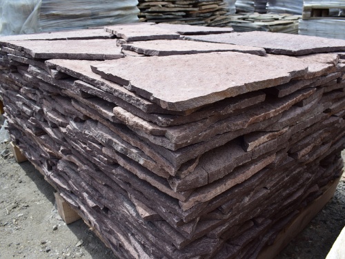 Плитняк лемезит бордовый для облицовки цоколя 20-25 мм  купить в Кабардино-Балкарской Республике