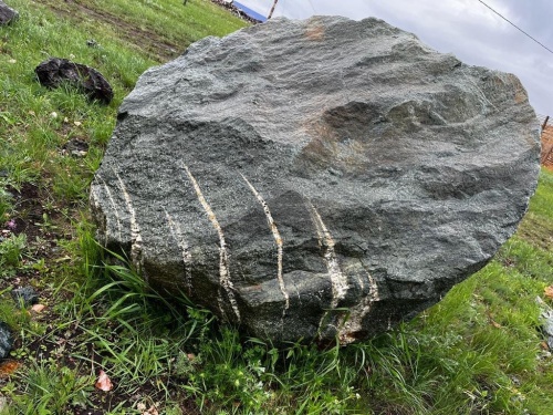 Гигантские зелёные валуны для ландшафтного дизайна весом более 5 тонн купить в Кабардино-Балкарской Республике