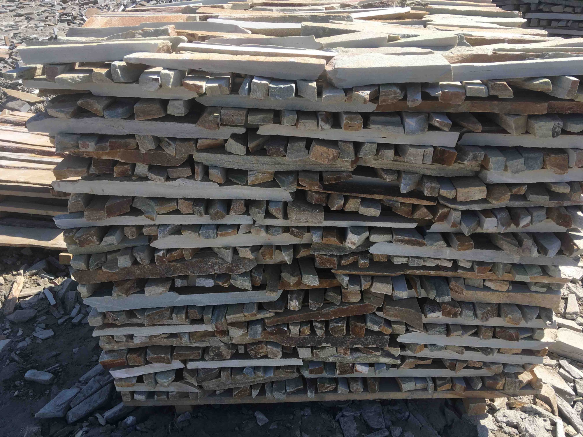 Горбушка златолит золотистый для облицовки купить в Кабардино-Балкарской Республике