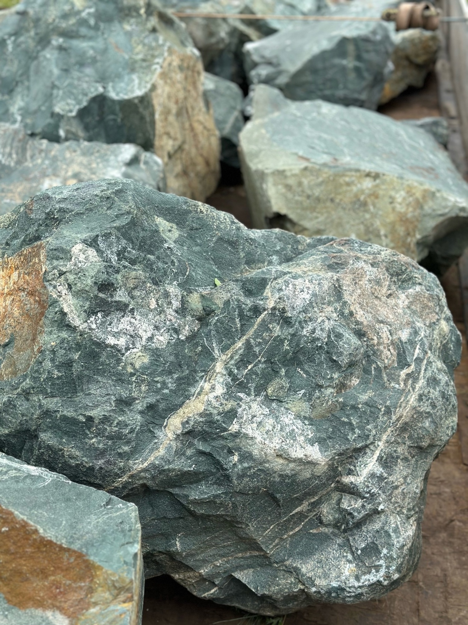 Камни для ландшафтного дизайна зелёные 10-60 килограмм купить в Кабардино-Балкарской Республике