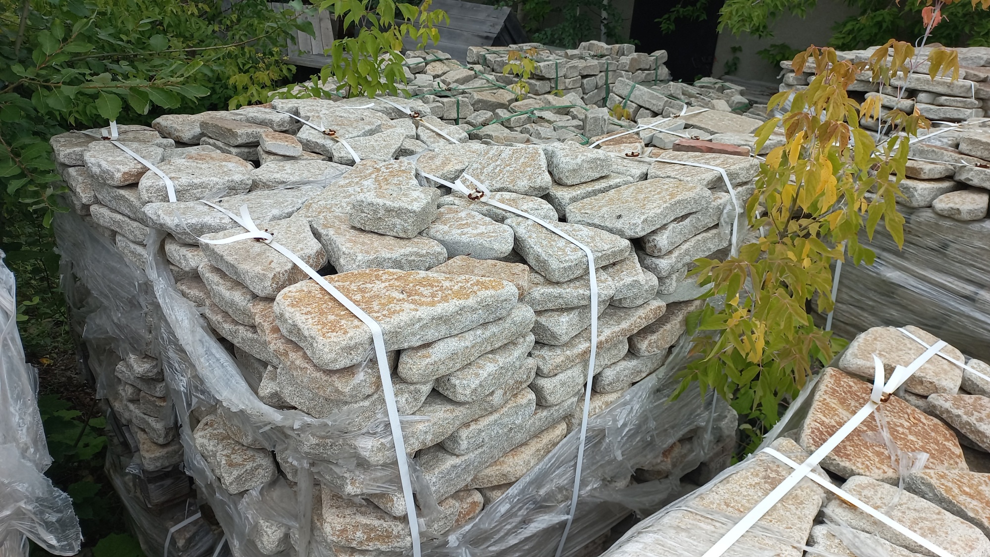 Плитняк галтованный гранитный для ландшафтного дизайна купить в Кабардино-Балкарской Республике