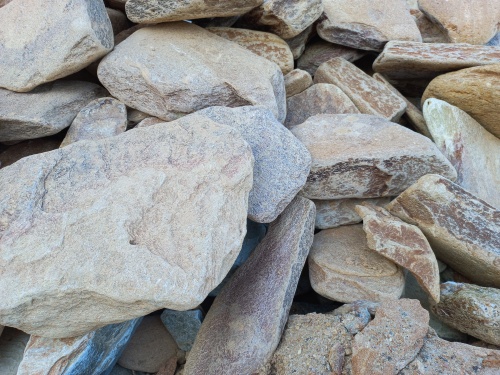 Златолит жёлтый, жёлто-зелёный глыбки и валуны для ланшафтного дизайна купить в Кабардино-Балкарской Республике