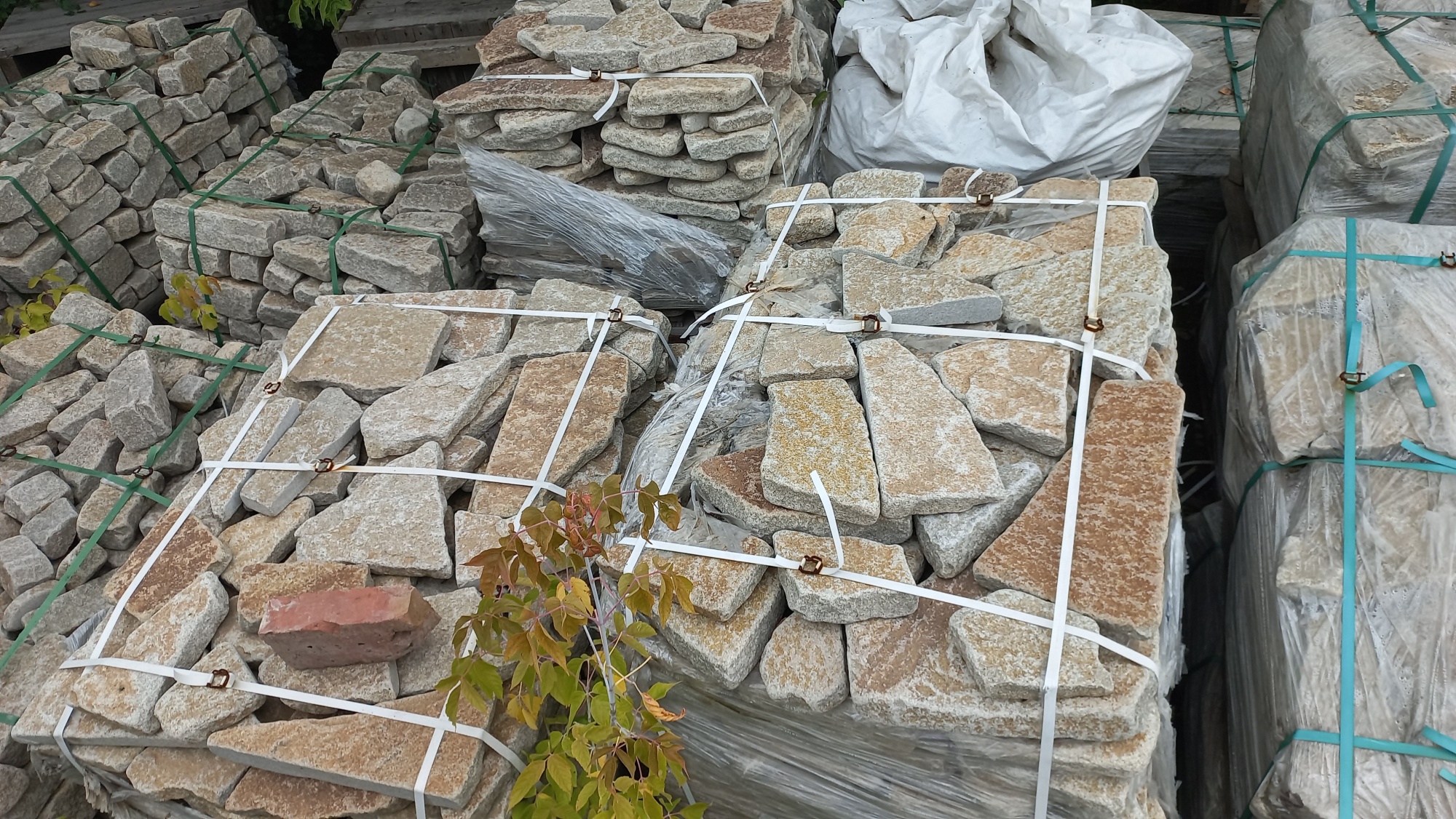 Плитняк гранитный галтованный купить в Кабардино-Балкарской Республике