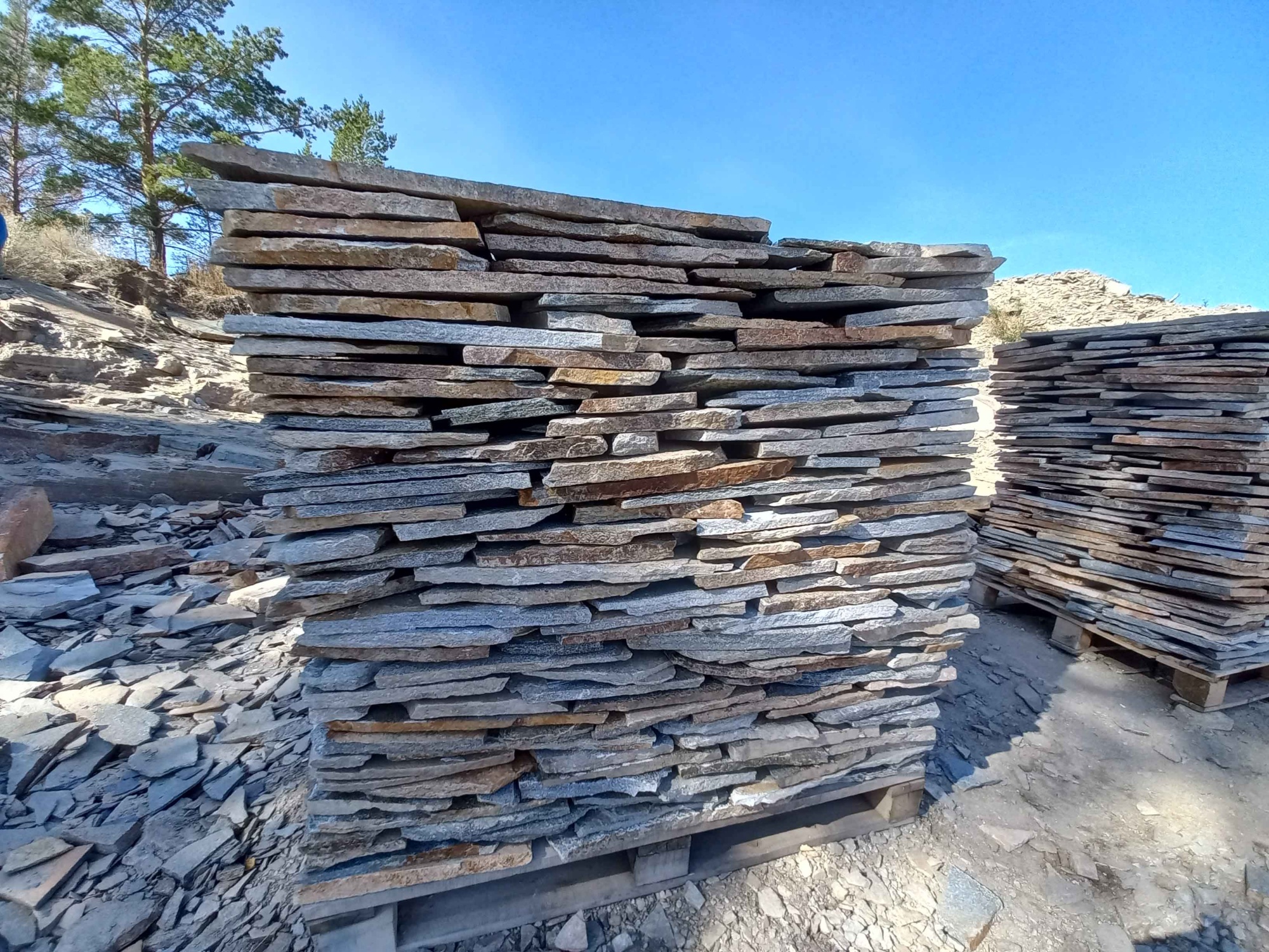 Плитняк златолит серебристый для фасада купить в Кабардино-Балкарской Республике