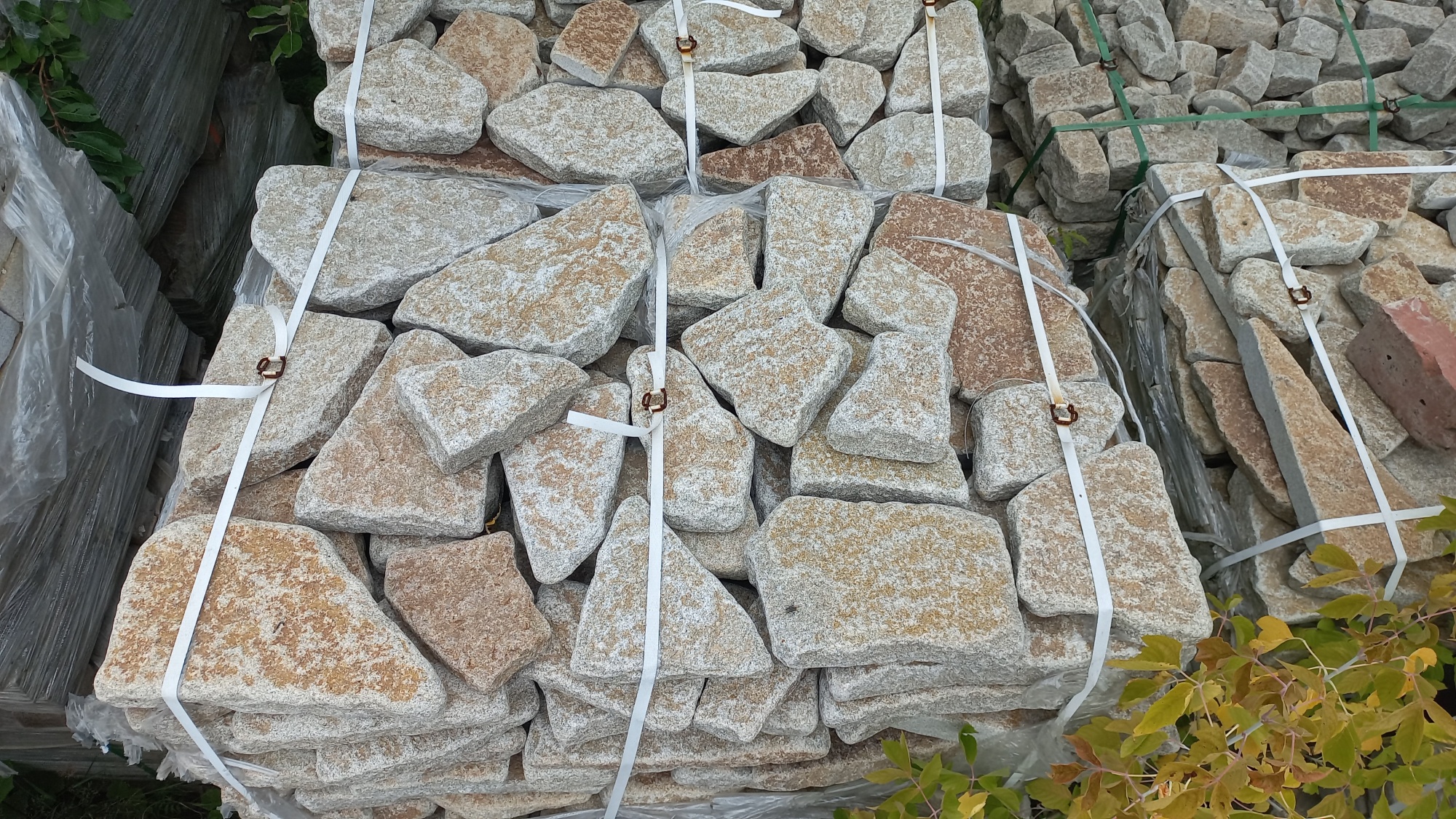 Плитняк галтованный гранитный для ландшафтного дизайна купить в Кабардино-Балкарской Республике