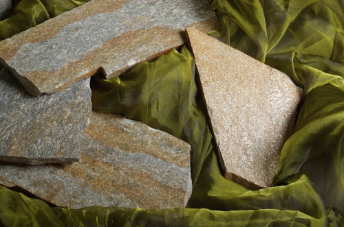 Плитняк златолит Уральский для цоколя, отмостки купить в Кабардино-Балкарской Республике